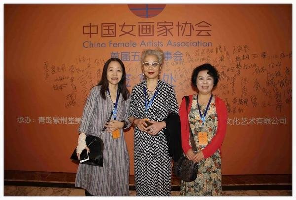 全票通过了"中国女画家协会第二届会员代表大会筹备委员会委员名单"